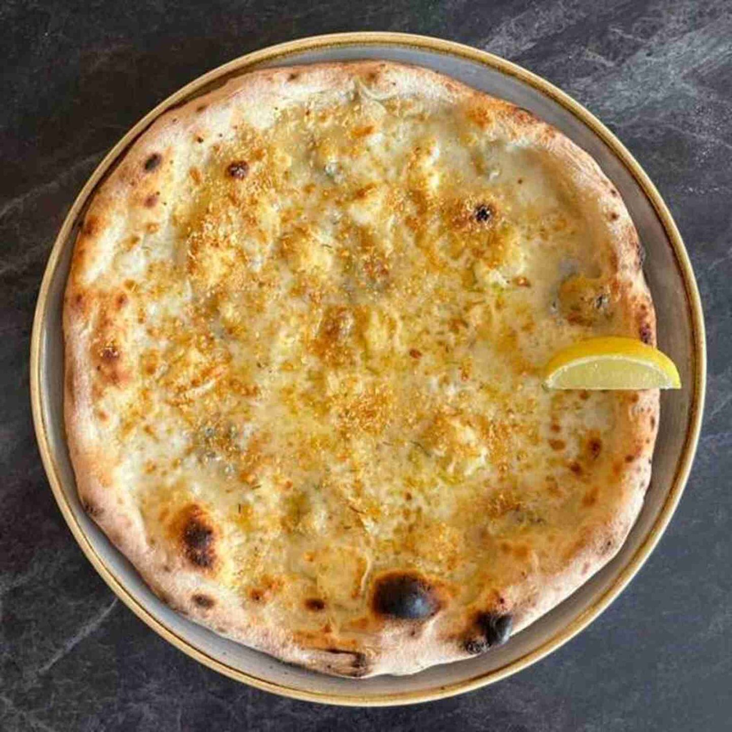 Foto: Pizza cuatro formaggio V Modern Italian